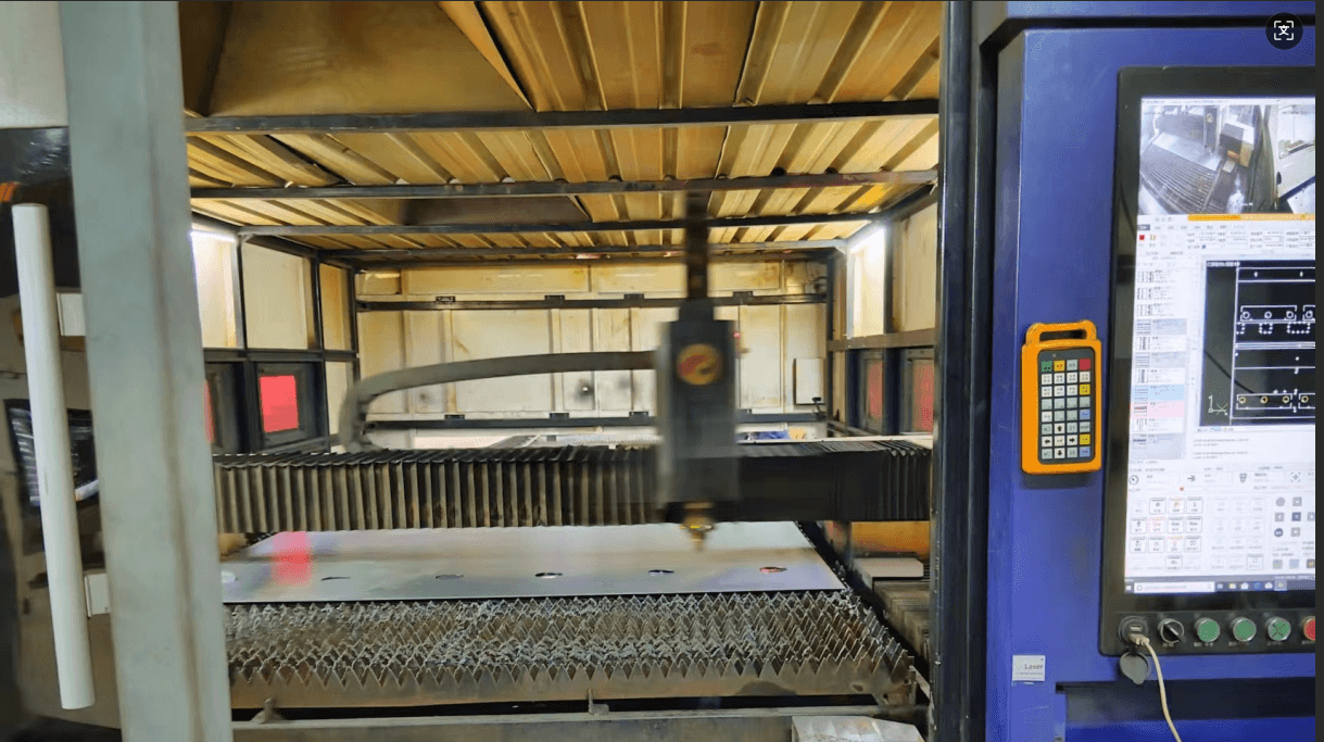 6000W fiber laser cutting machine with CNC control panel